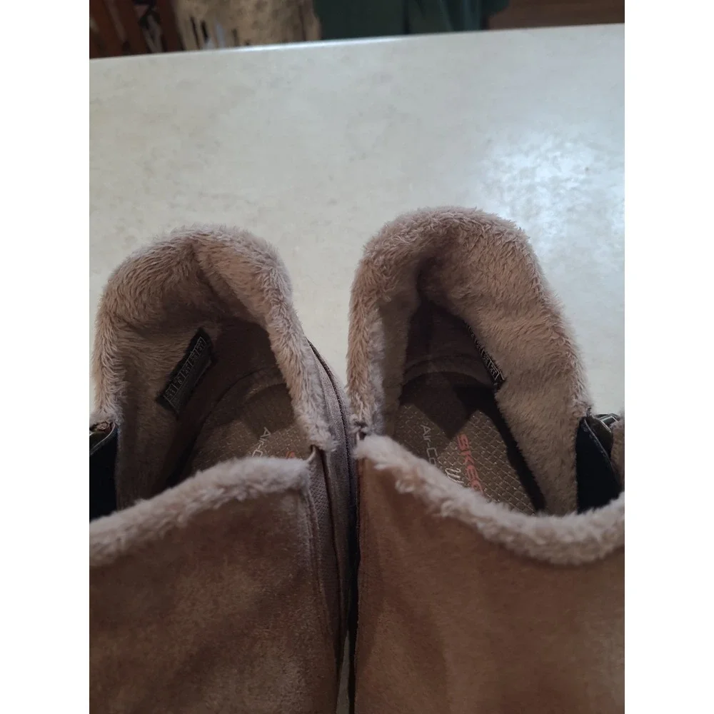 Skechers Wide Width Women SZ 11 Memory Foam Air cooled Tan Suede‎ lined booties